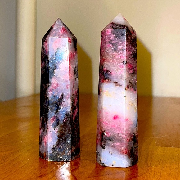 🍒BOGO🍒 SUPER GEMMY Neon Pink Rhodonite w/Black Tourmaline in Quartz Tower #1 🖤💕 - Picture 8 of 13